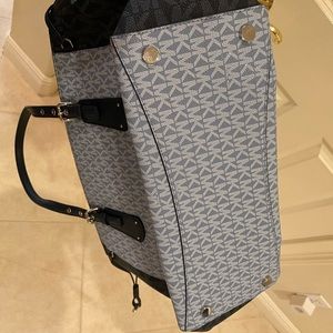 Michael Kors blue tote, pattern out now